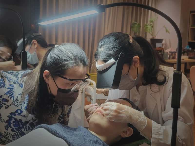 Hands-On Practice - Professional Skincare Training and Mentorship in Taoyuan