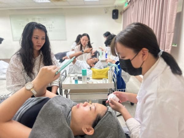 去角質 - 去角質課程 Skincare Session in Taoyuan