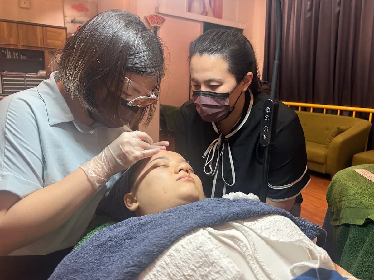 桃園八德美旅日記護理背景美容師一對一專業膚況諮詢與衛教說明