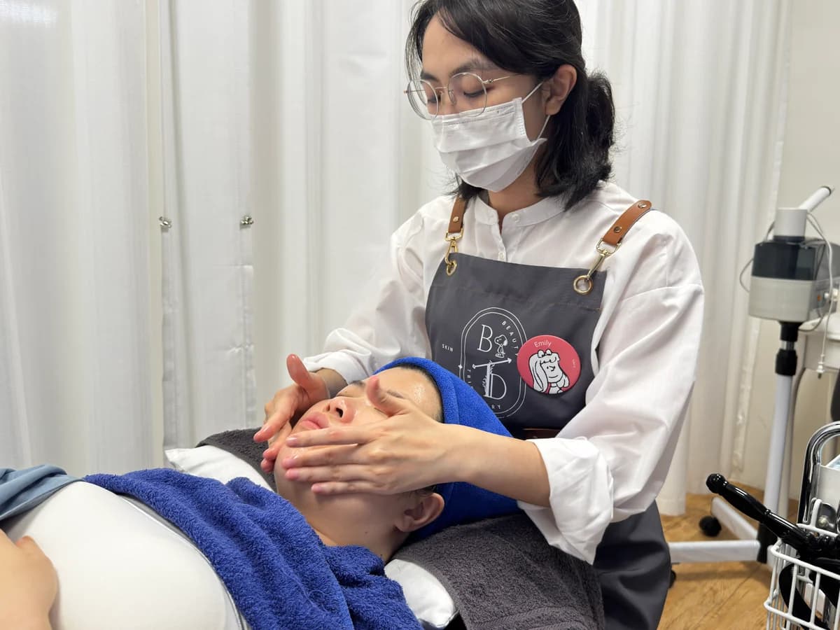 E油按摩 - E油按摩課程 Skincare Session in Taoyuan