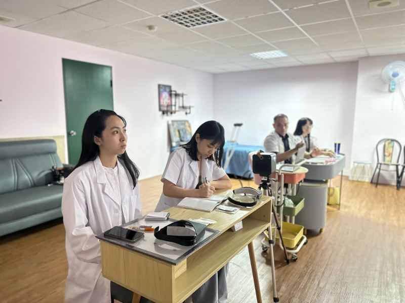 StudyingSkincareskills